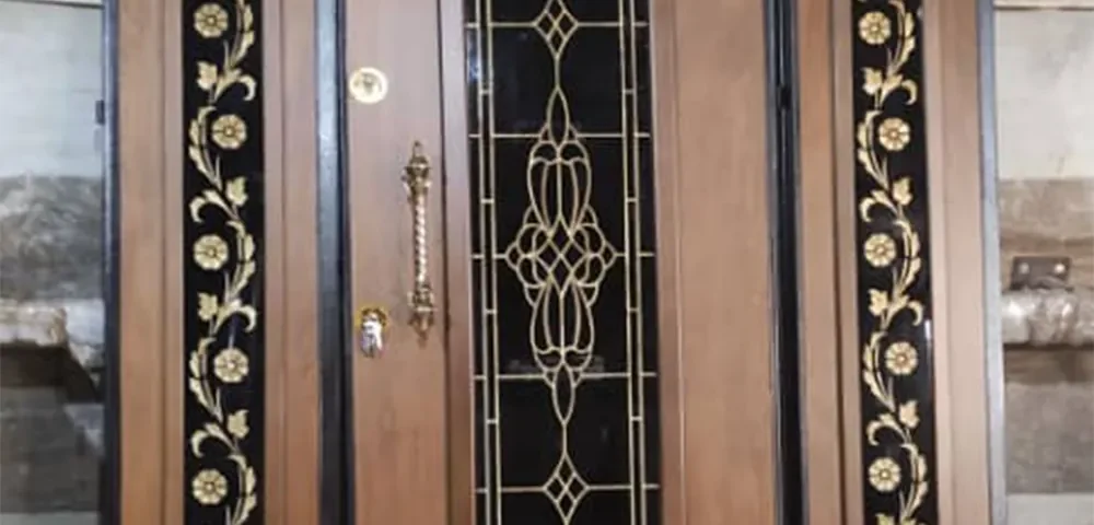 درب لابی چوبی با شیشه کد L05