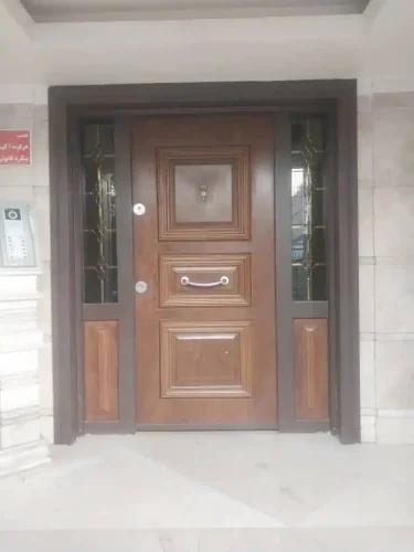 نقش قفل پیشرفته در درب لابی
